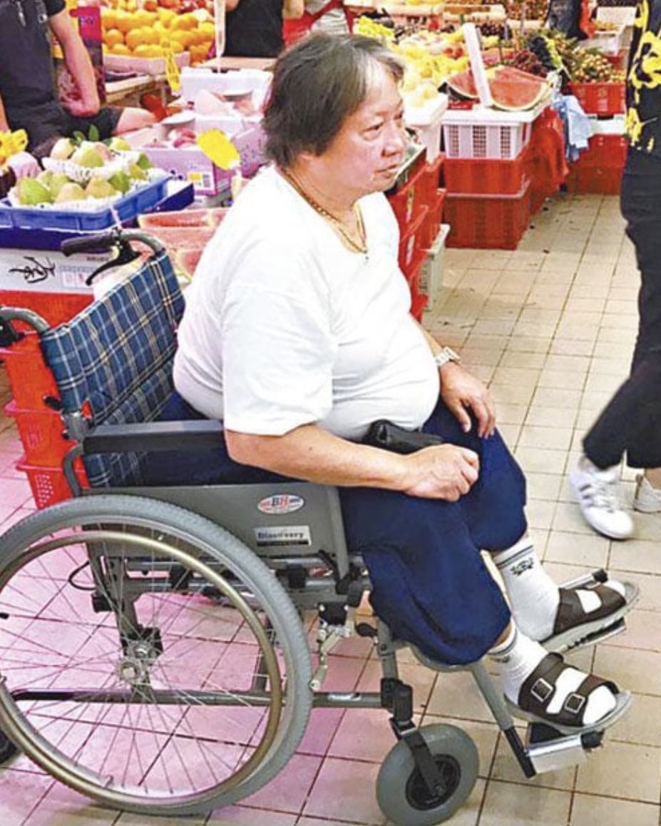 洪金寶早前因暴瘦坐輪椅,健康狀況讓人擔憂。