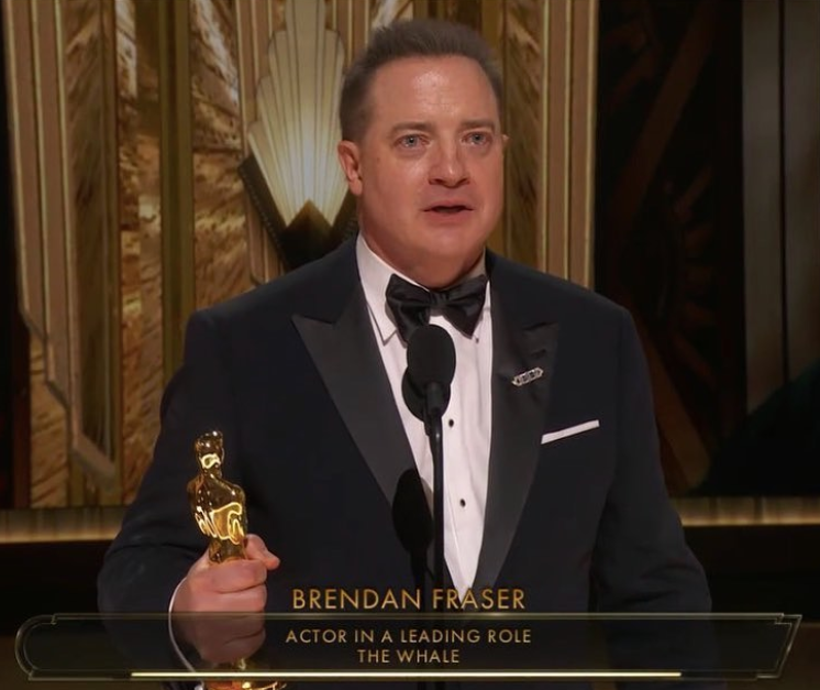 Brendan Fraser在奧斯卡得最佳男主角，在《鯨》中飾演暴食症患者。