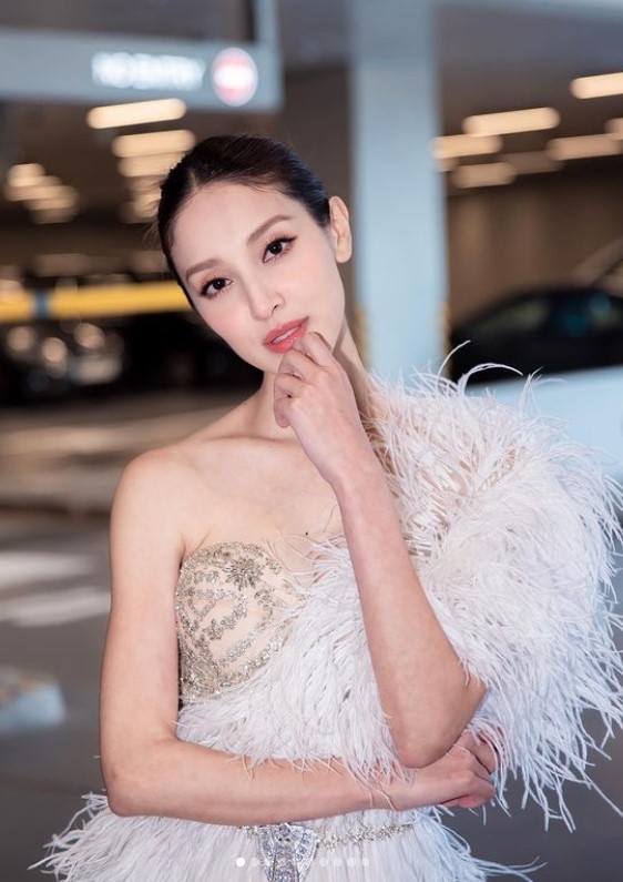 就算是生過3胎，身材亦不輸當年當選港姐時。