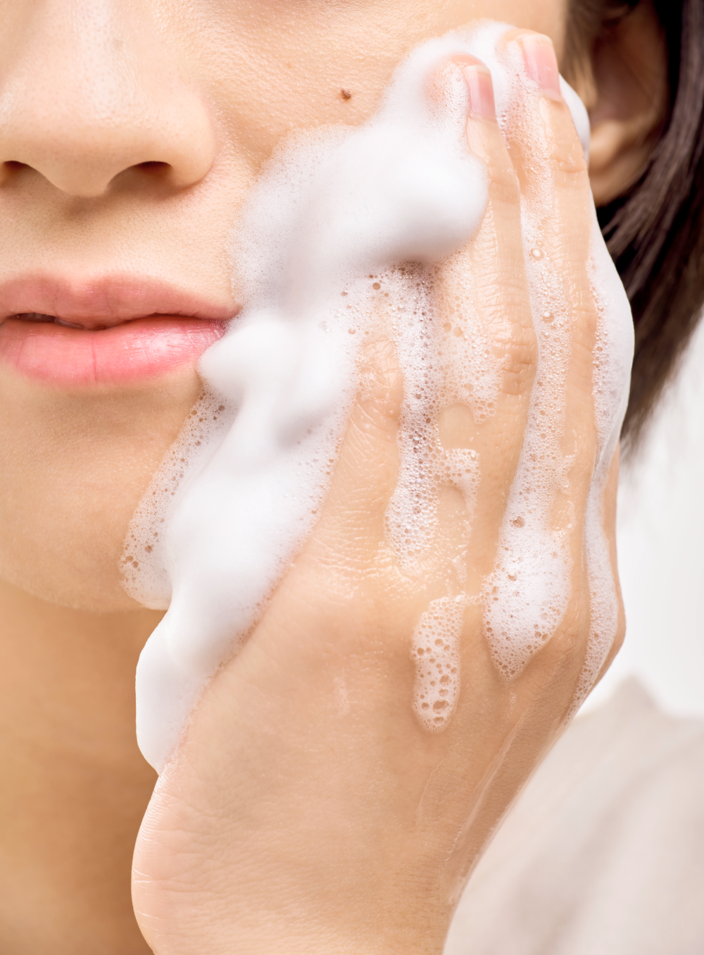 Curél一系列產品都無添加香料、色素、酒精，配方更是弱酸性，接近皮膚酸鹼值，溫和低敏