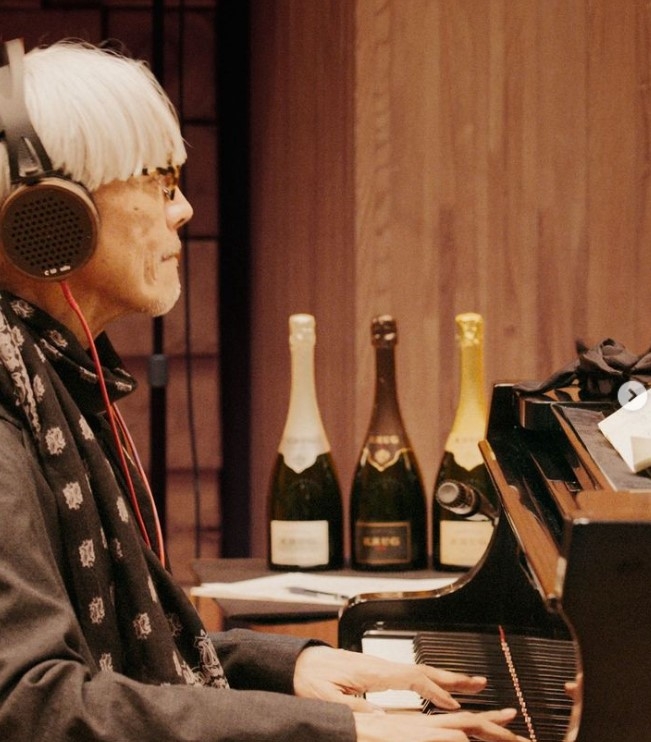 坂本龍一在去年12月11日曾舉辦綫上鋼琴音樂會,表示「有可能是最後一次了。」,這句話卻成為預言。