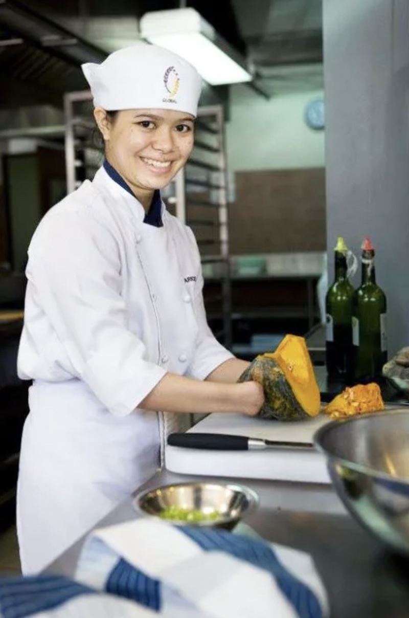 勇敢面對生命終成專業廚師!