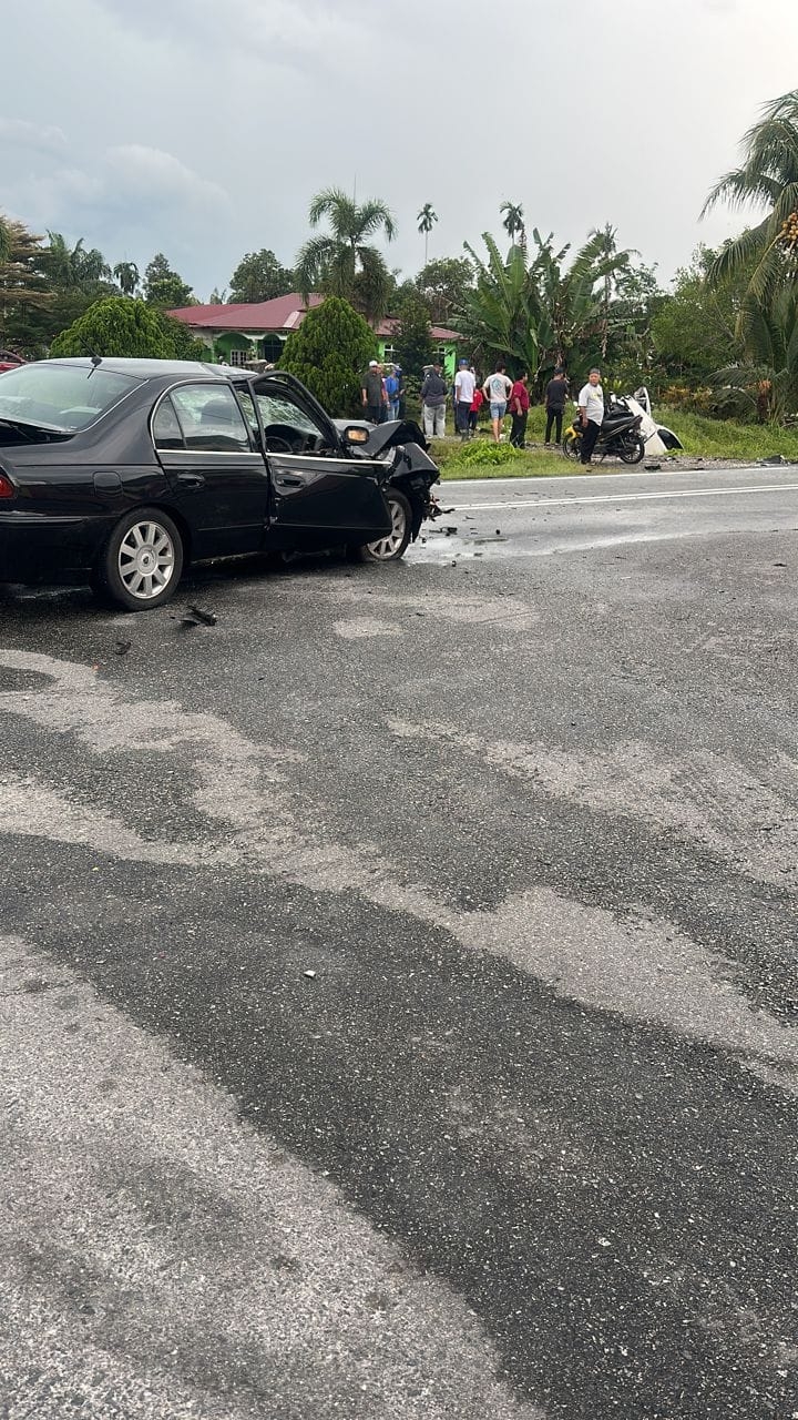 在剛離席葬禮的4位親人卻遇上嚴重車禍,其中3人被證實當場死亡,剩下一人亦傷重不治離世。