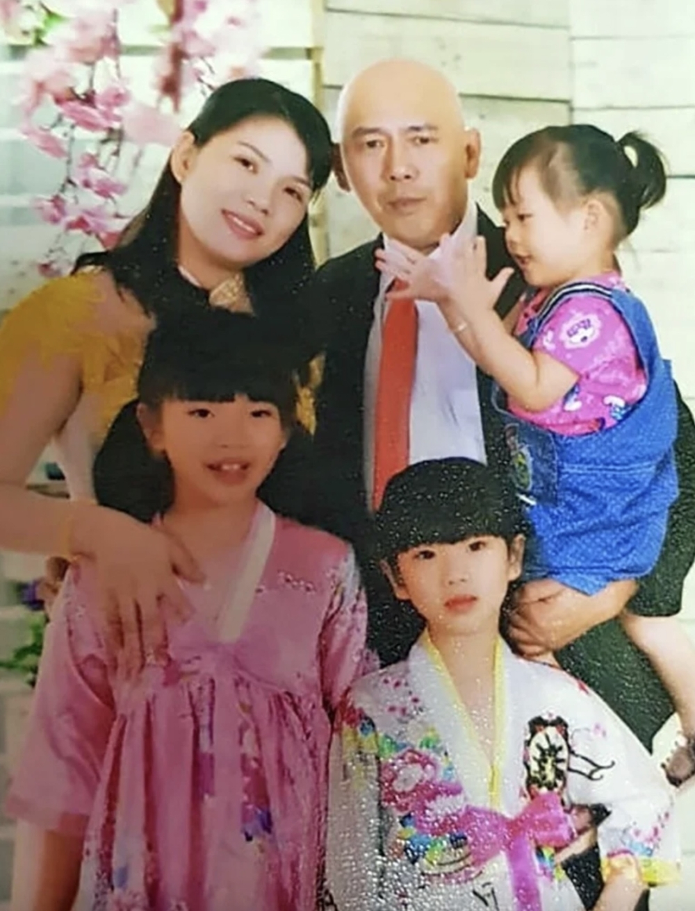 丈夫肺癌病逝,新加坡29歲妻獨力撐起家庭。