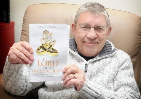 曾發自傳《婚禮之王》。