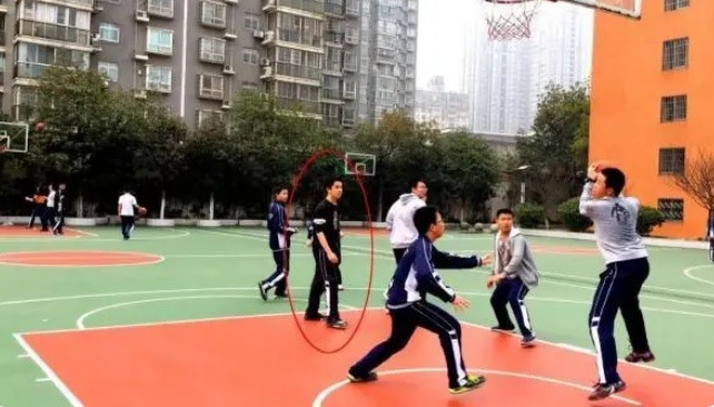 葉沙陵賽是一名熱愛籃球的陽光少年。