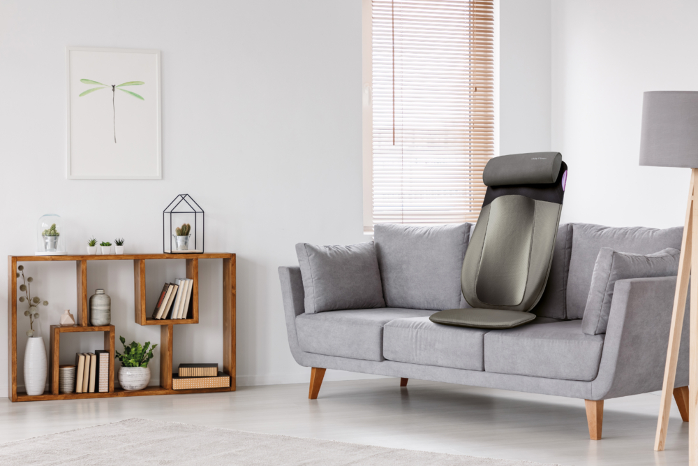 OSIM智能反斗V手可放於餐椅丶辦公椅丶梳化或辦公室或家中任何一張座椅上,成為媽媽家中和辦公室的按摩良伴!