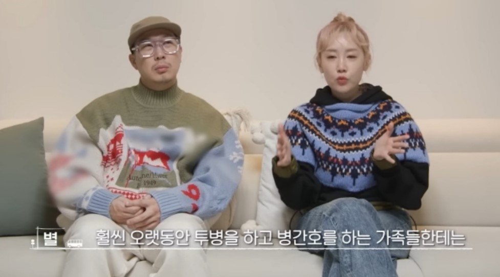 「家裏出現這樣的情況，就像世界崩塌毫無意義了，我卻要去工作逗觀衆笑，每天對我來説都像地獄」。