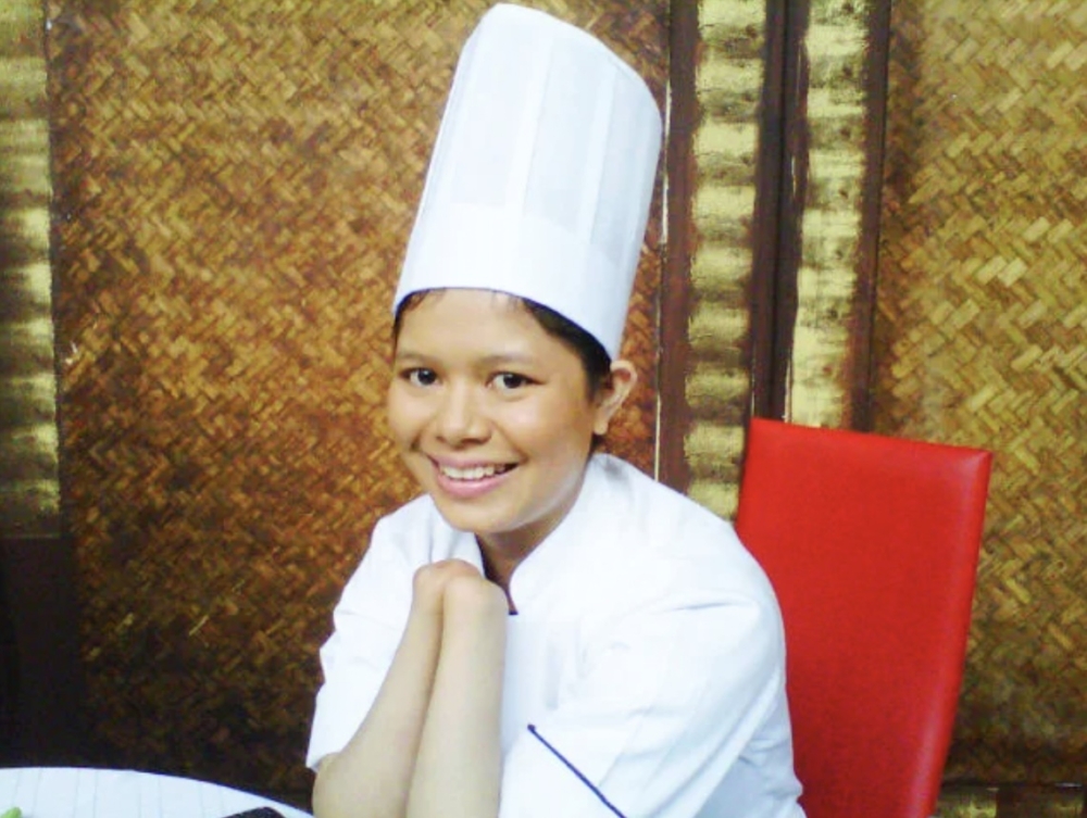 菲律賓女生瑪麗(Maricel Apatan)在11歲那年慘遭鄰居施暴致失去雙掌。