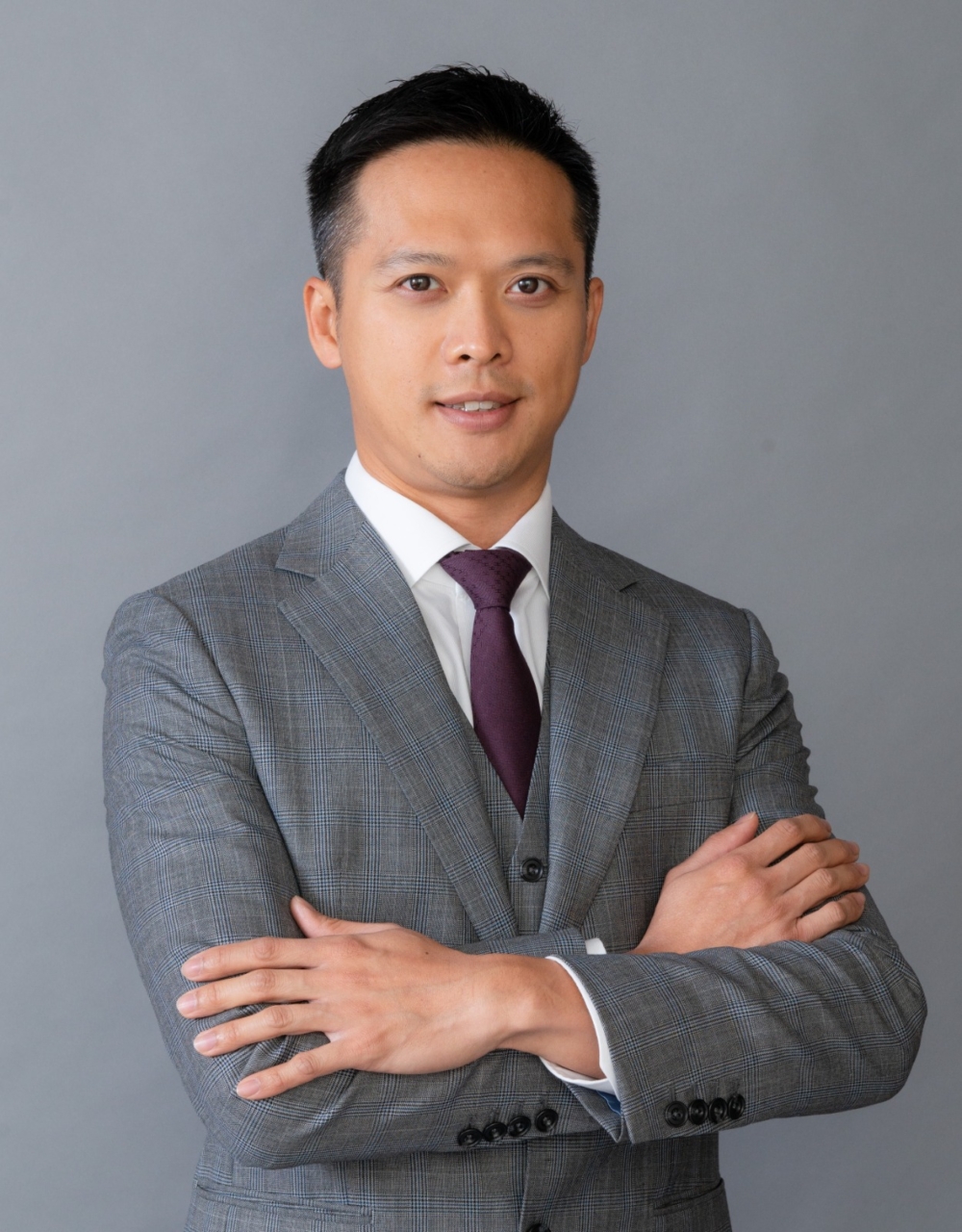 黃嘉輝醫生表示,需要檢查外耳道, 確保沒有被耳垢阻塞和發炎,之後檢查耳膜是否完整,中耳是否有積水。 之後再做純音測試, 診斷突發性失聰。