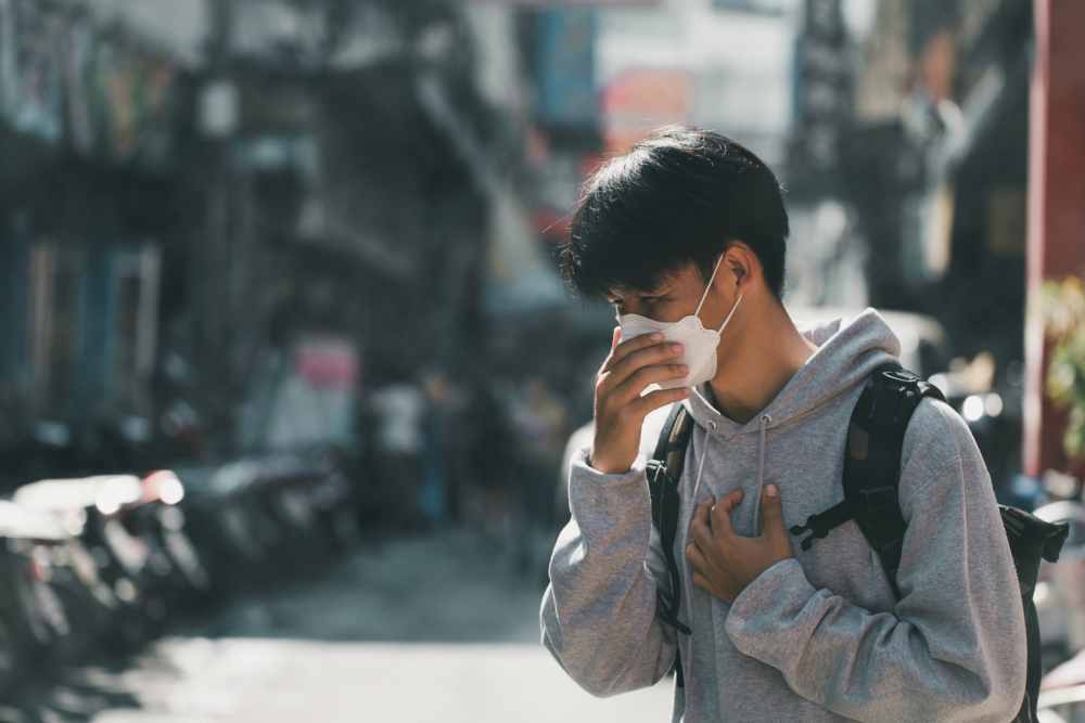 空氣污染是被公認為患上肺癌的主要病因之一,經過污染的空氣中含有各種化學物質、有害氣體、微粒等。