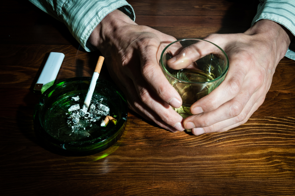 飲酒或吸煙都是肺癌最主要的風險之一。