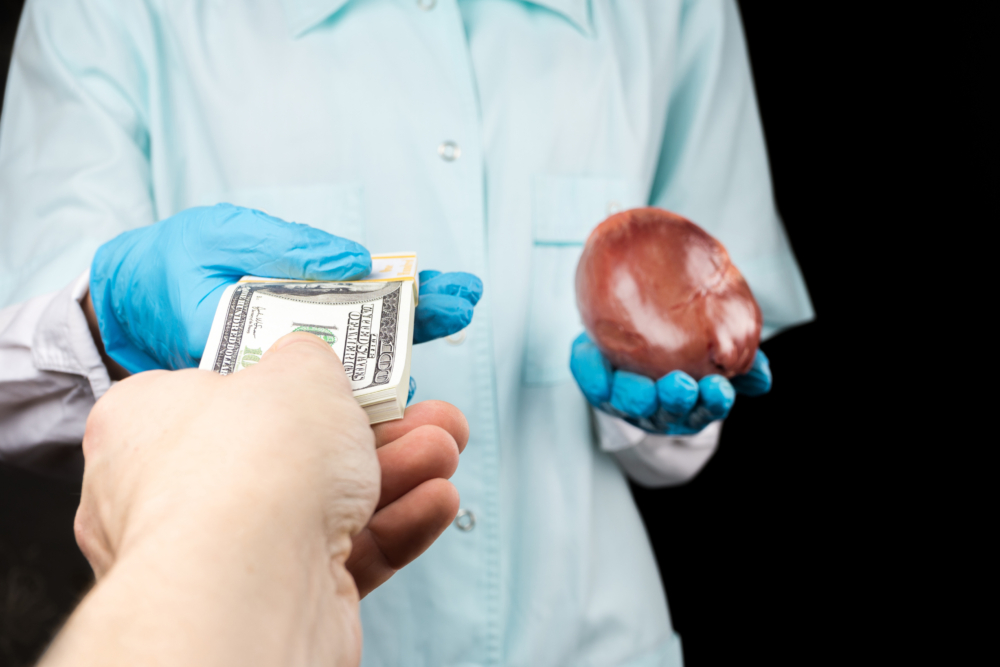 醫生半夜在「假救護車」上進行摘取器官手術。（示意圖 非當事人）