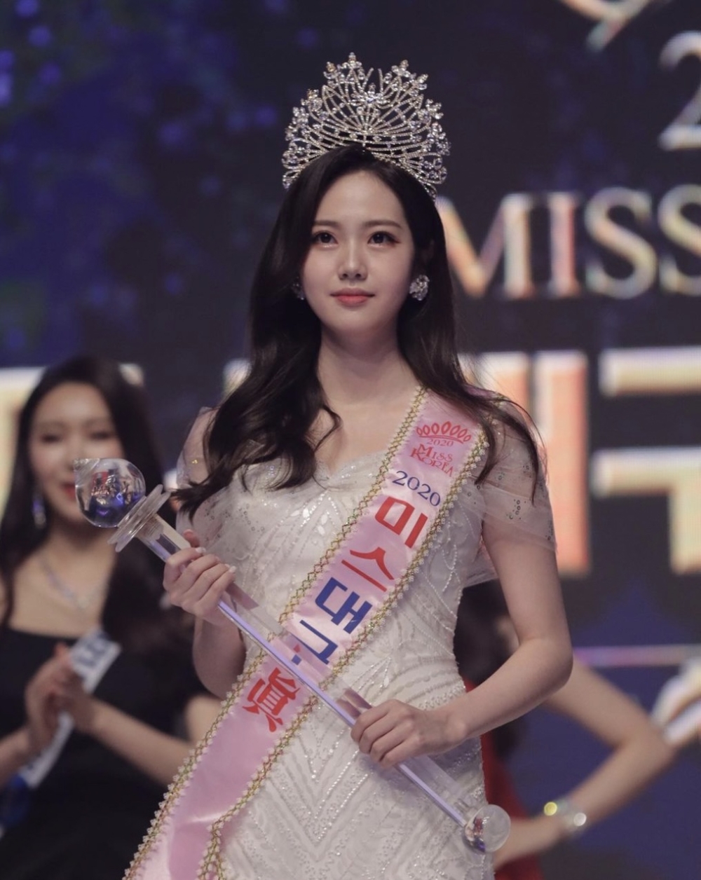 她曾於2020年獲得Miss Korea大邱區冠軍。