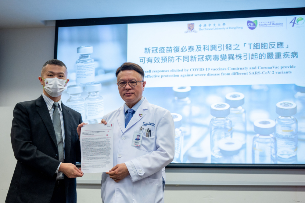 左起：中大醫學院賽馬會公共衞生及基層醫療學院助理教授莫家斌教授，以及中大醫學院何鴻燊呼吸系統科講座教授、內科及藥物治療學系系主任許樹昌教授。