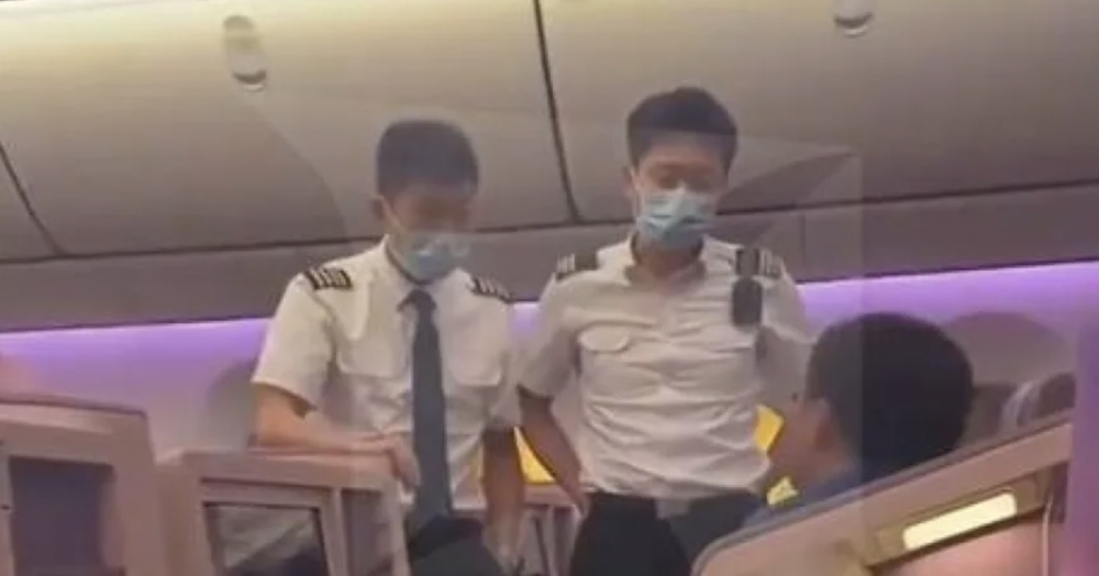 乘客心臟不適導致飛機延誤,內地男子不滿大鬧機艙被拒載。