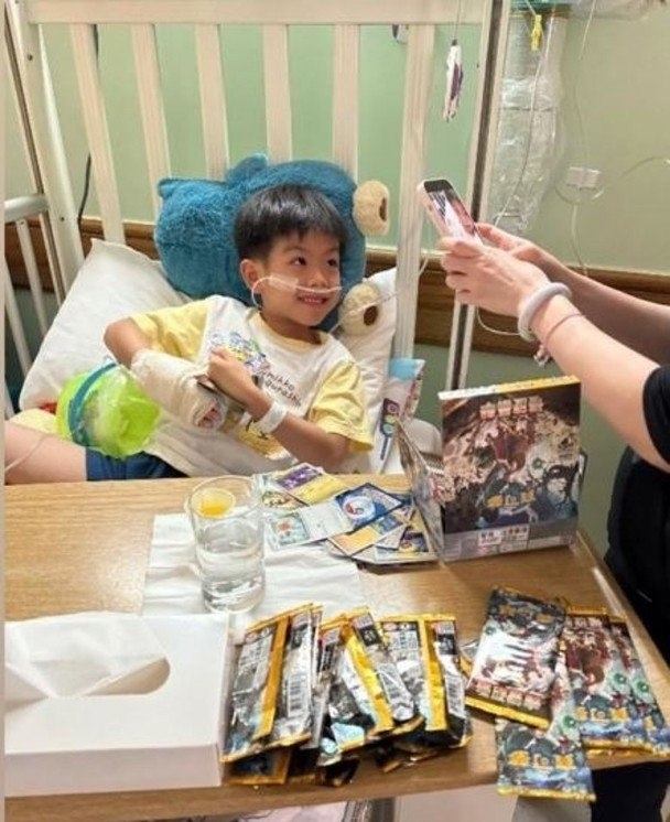 黎諾懿6歲大仔黎峰睿(峰峰)近日感染了人類偏肺病毒(hMPV),高燒不退,肺部更受到感染,需留院觀察