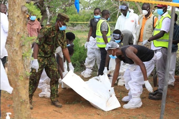 因餓死而死亡的教徒被埋在了肯帝亞東部海岸城鎮馬林迪(Malindi)附近的沙卡赫拉森林(Shakahola Forest)亂葬崗。