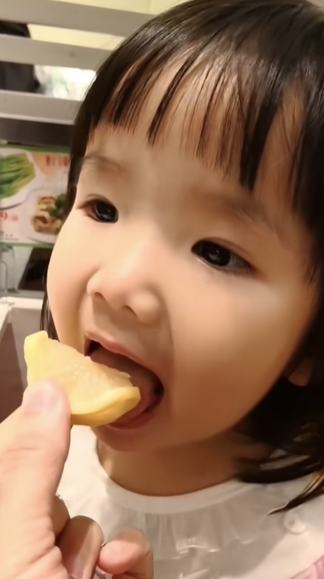 爸爸希望在兒童節時可以給天瑜一粒糖果。