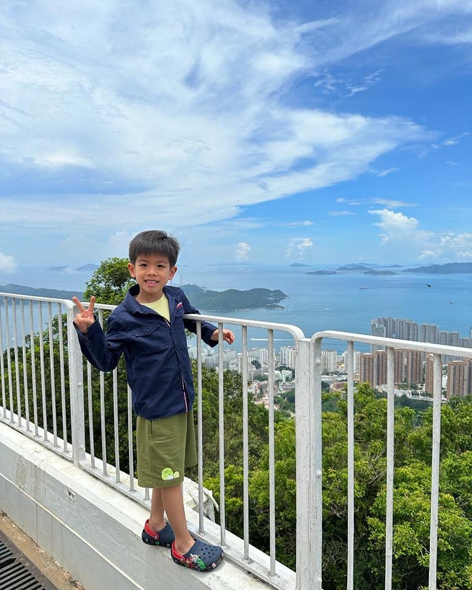 黎諾懿11日發文報平安,指峰峰情況好轉可以出院。