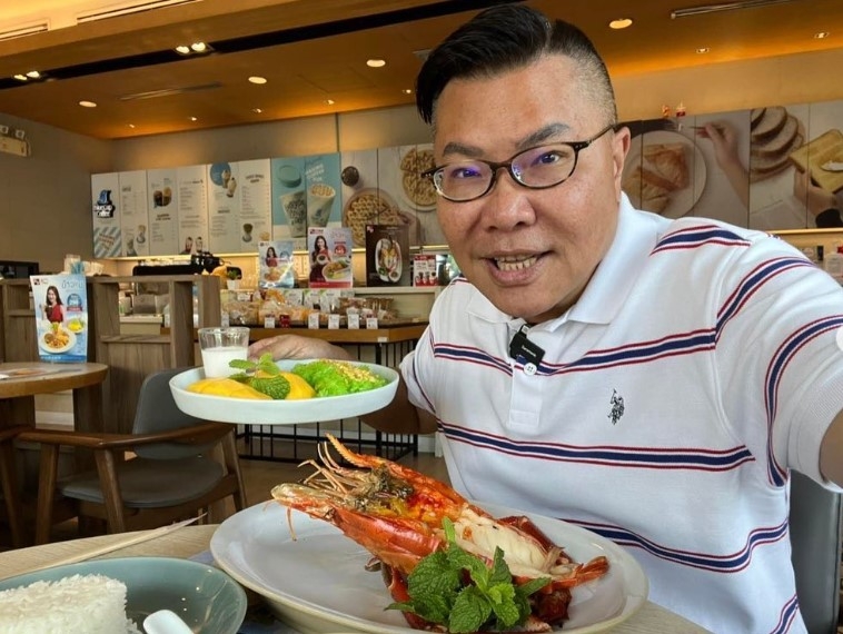 胡慧冲做身體檢查時發現自己多條心血管有阻塞的情況,被醫生建議做「通波仔」手術。