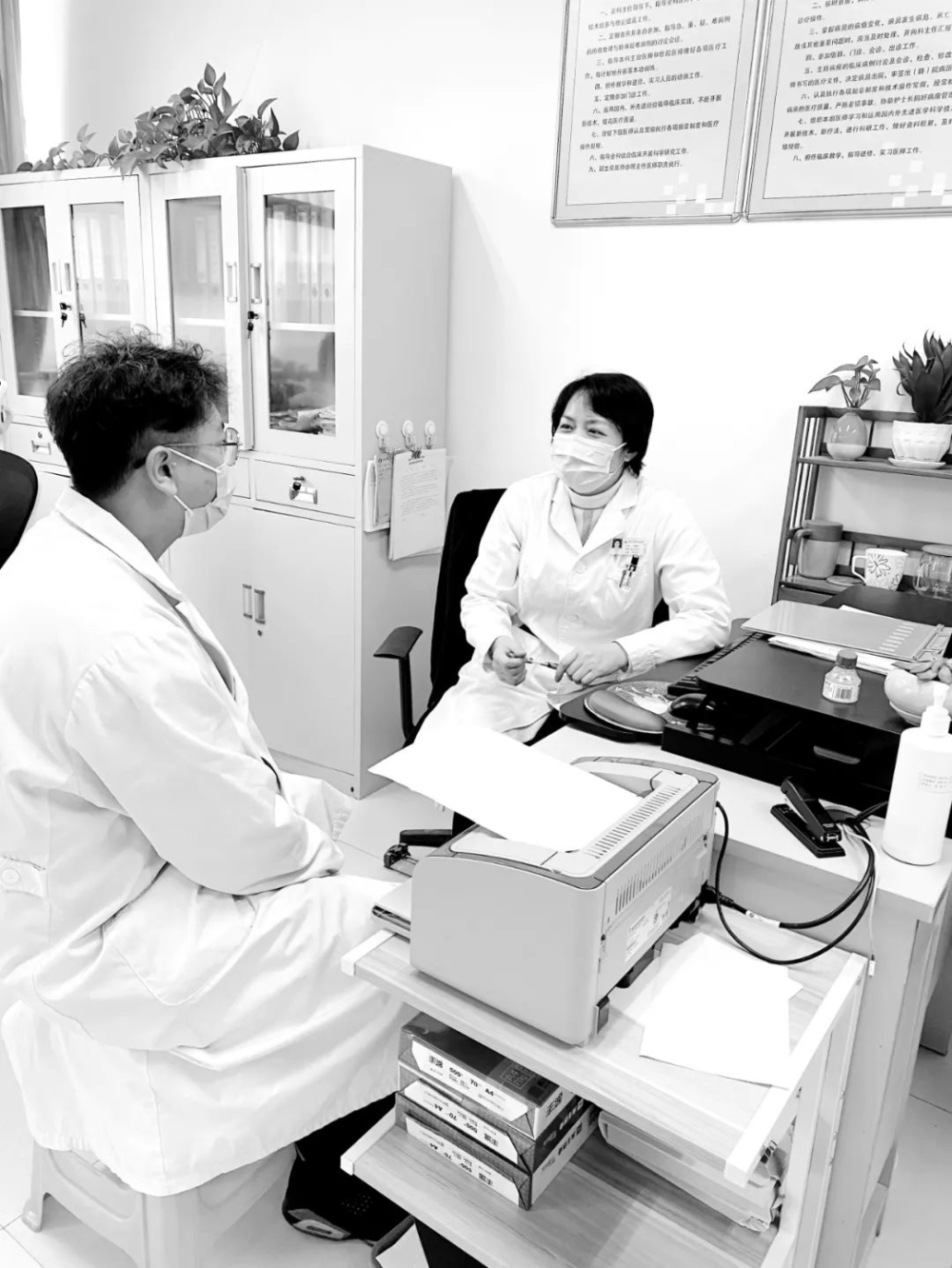 內地重慶48歲的江津醫院消化內科副主任刁攀婭醫生。