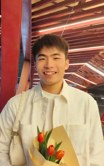 為賺錢選擇工作放棄博士學位,也希望妹妹可以繼續求學。