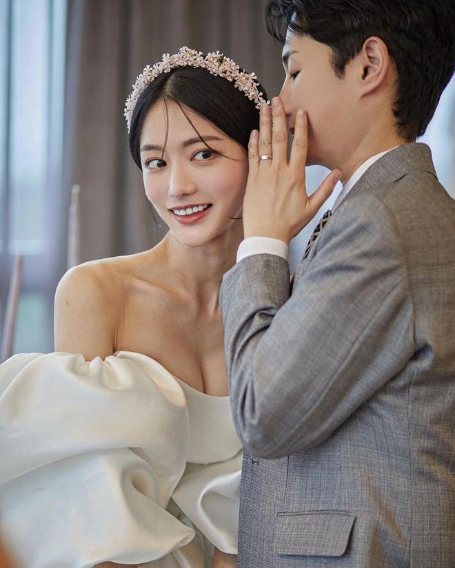崔呈媛於6月30日突然在Instagram公佈婚訊。