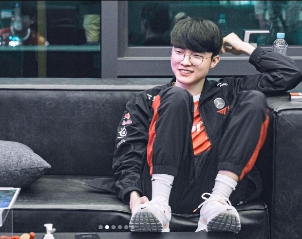 保險協議中表示Faker的右手在受到任何損傷的情況下，將能讓他獲得10億韓元的賠償金。