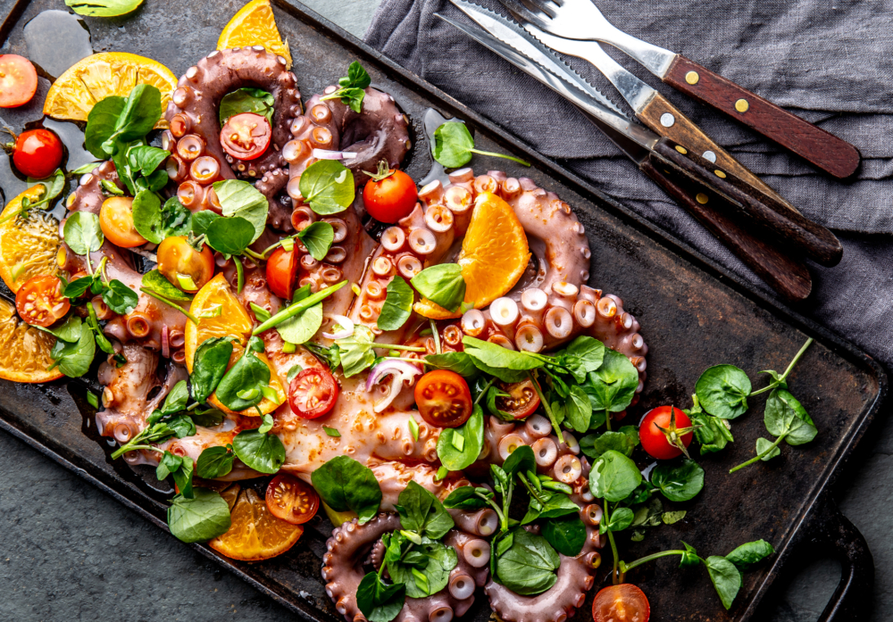 一名男子在吃了有章魚的海鮮餐後，出現了反覆嘔吐與吞嚥困難症狀。