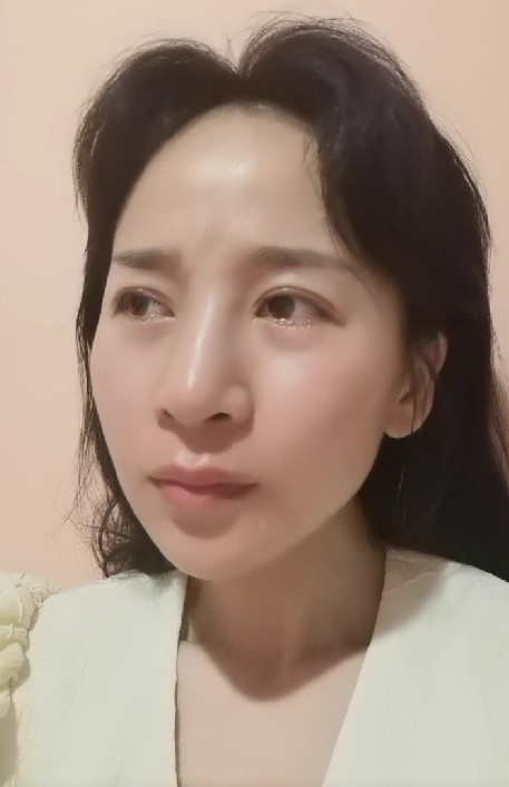 今年29歲的謝女士於2020年與賀姓男子相識,在交往不到一年後登記結婚。
