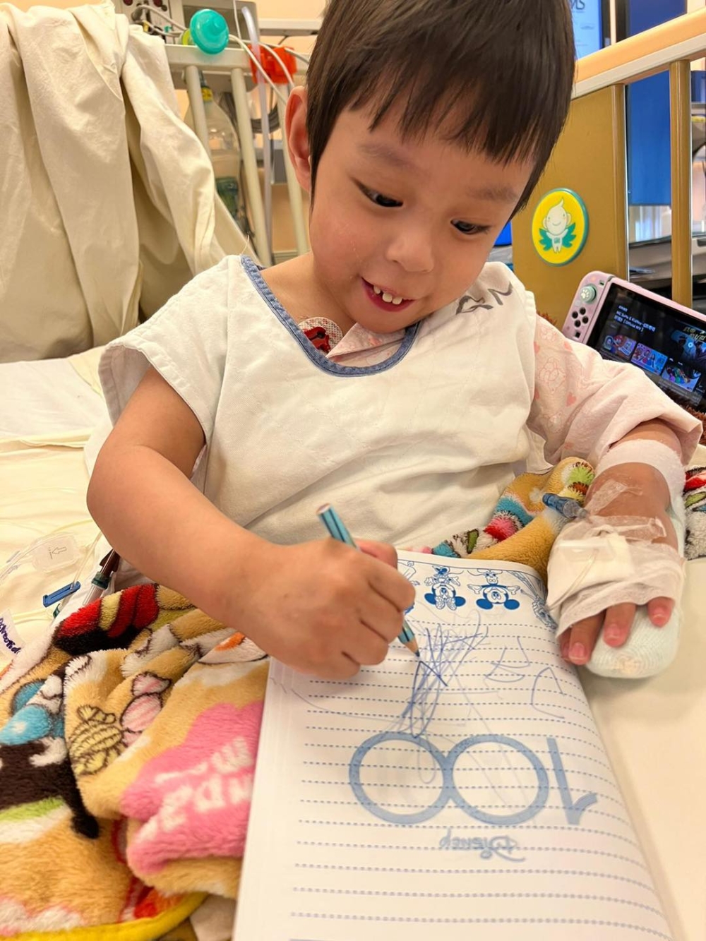 「手仔終於都可以鬆綁仲可以畫畫。」