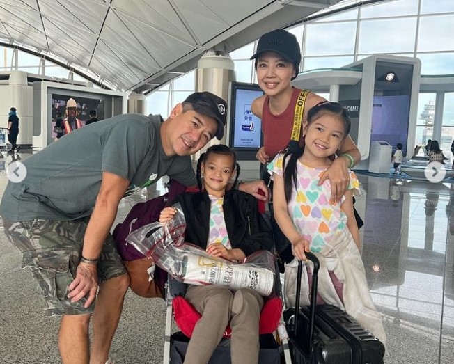 鍾麗就帶著一家四口前往泰國島嶼旅行,同時這也是他們一家人的首次出國旅行。