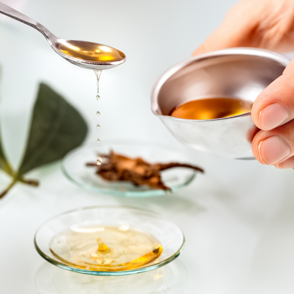 KLORANE金雞納及有機雪絨花防脫髮系列成分天然,不含矽 (Silicone)、硫酸鹽 (Sulfate) 、對羥基苯甲酸酯 (Parabens)、MIT等有害成分,保障頭皮、毛囊健康。