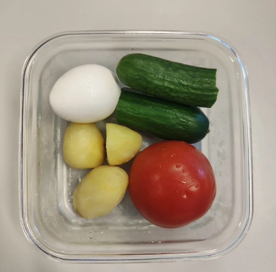 但另一方面，亦有部分網民認為「白人飯」是一種對飲食敷衍的態度。