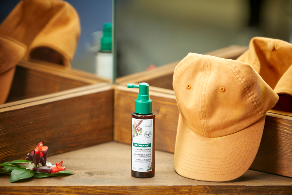 KLORANE金雞納及有機雪絨花防脫髮育髮精華的噴嘴設計,方便易用,每星期使用 3 次,使用1個月,育成新生頭髮多達3,000條。¹﹐²