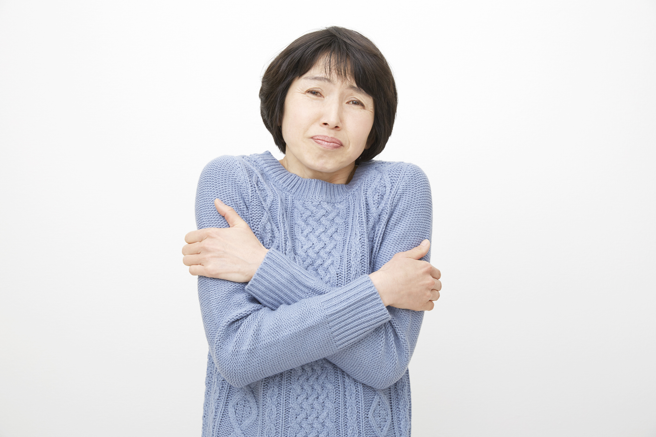 年紀大了或身體無法再用更多能量去保護身體時,要小心出現陽氣不足的情況,寒濕聚於體內,經絡阻塞,陽氣不足,氣血運行不暢,免疫能力下降,提早衰老,百病叢生。