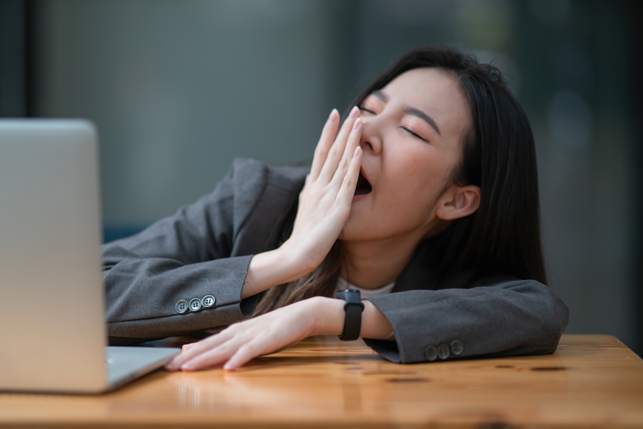患者會出現輕微的疲勞感,可能會表現於比平時更容易地感到疲倦與虛弱。