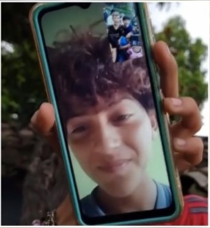 就在葬禮進行至一半時,Osman的朋友突然收到本以為死去的Osman視像來電。