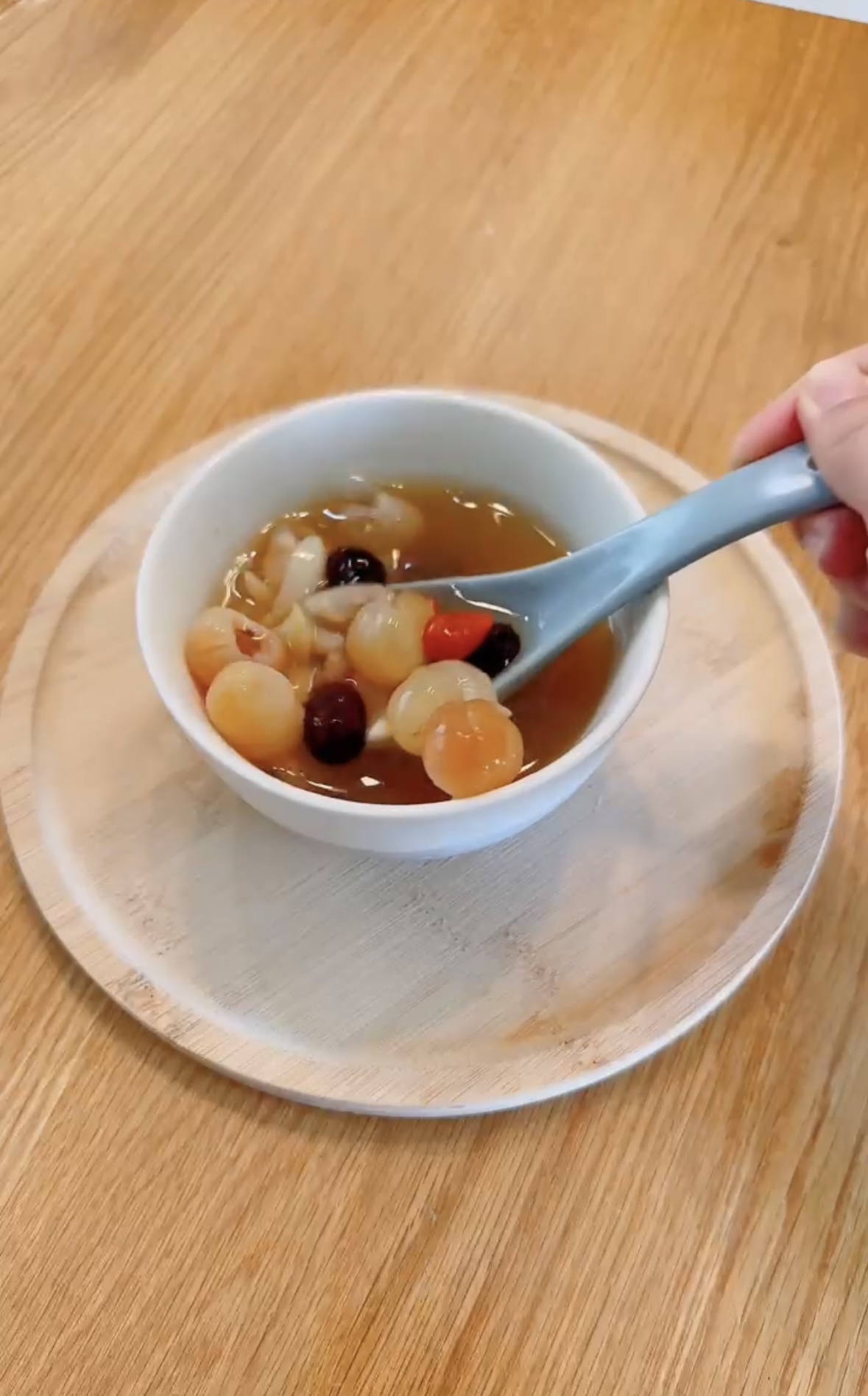 喝不完的可放入冰箱 。 經過低溫後會變成果凍,吃起來另一番風味。