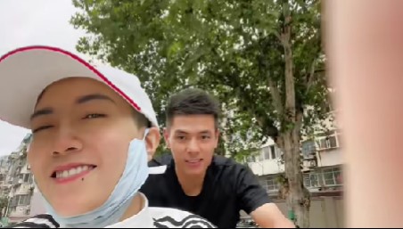 經過一段時間的聯藥治療，李娟也逐漸恢復自理能力。兩人在這場仗用愛與堅持大獲全勝。