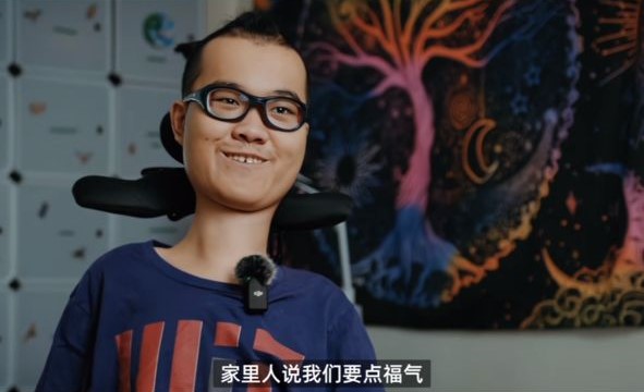 他在高三的時候,就已經在物理競賽排名中的全美150名裡有了他的一席之地。