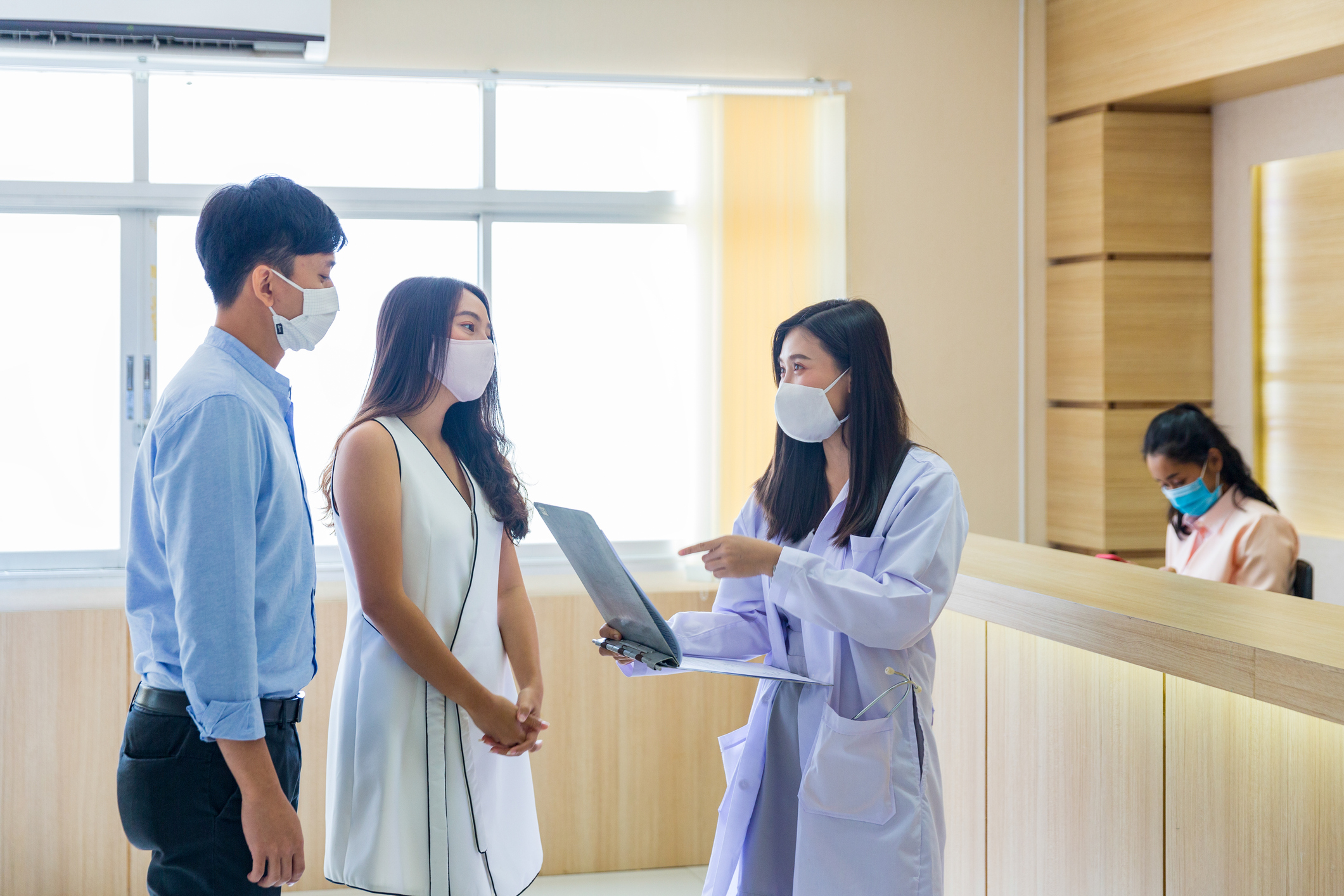 女患者很積極接受治療,並在每次覆診時,都有其老公陪伴在旁,看似非常支持與鼓勵老婆的治療。