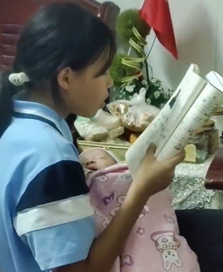 她與女兒分工合作,女兒在讀書的同時也在負責照顧弟弟,而黃婷則負責照顧丈夫。