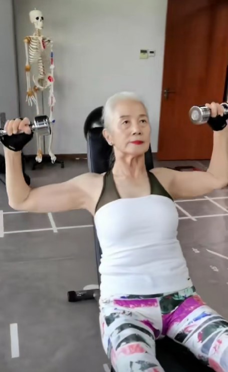 婆婆的社交賬號已經獲10萬人關注！