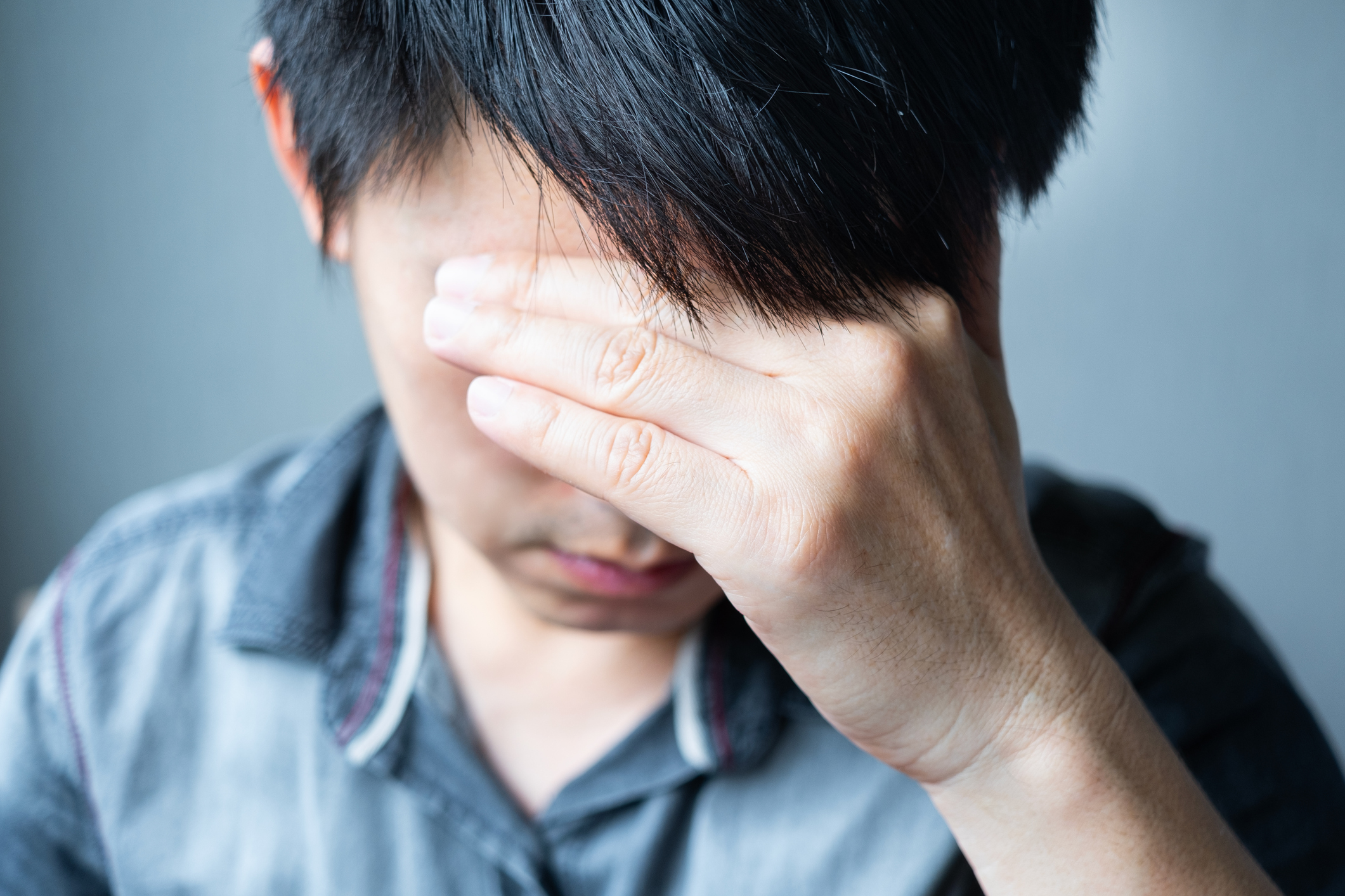 直到該友人長大後，成功考上了知名大學，但其父母也沒有因此而替他高興，而是逼迫他外出打工，說是「體驗人間疾苦」。