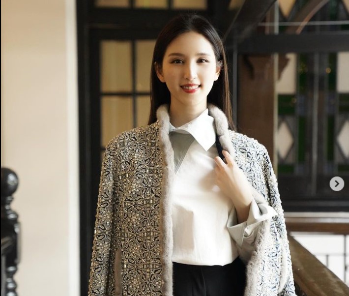 今年35歲的前港姐何天兒自入行以來參演多部點視覺，惟未能一躍上位，並近年來於北上積極發展網紅事業。