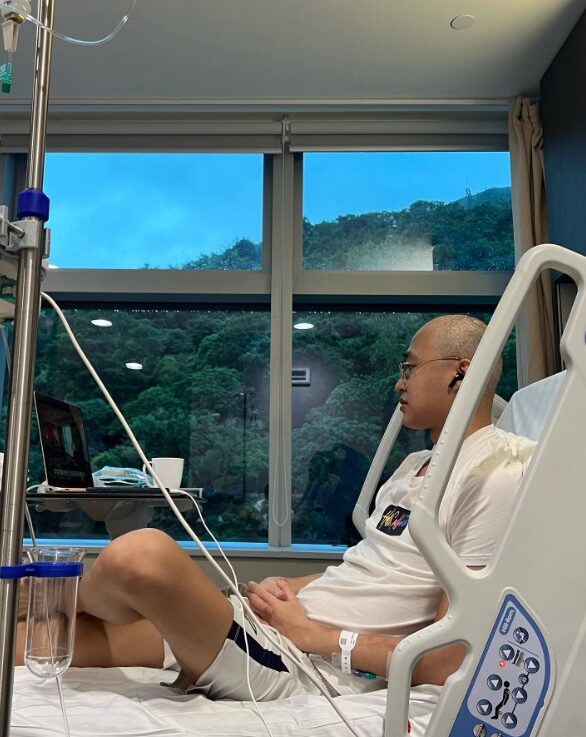 Gabriel表示平時除了出現常見的肚痾副作用以外,就連飲水都會作嘔,因此必須要在進食前先食止嘔藥才可以吞下食物。