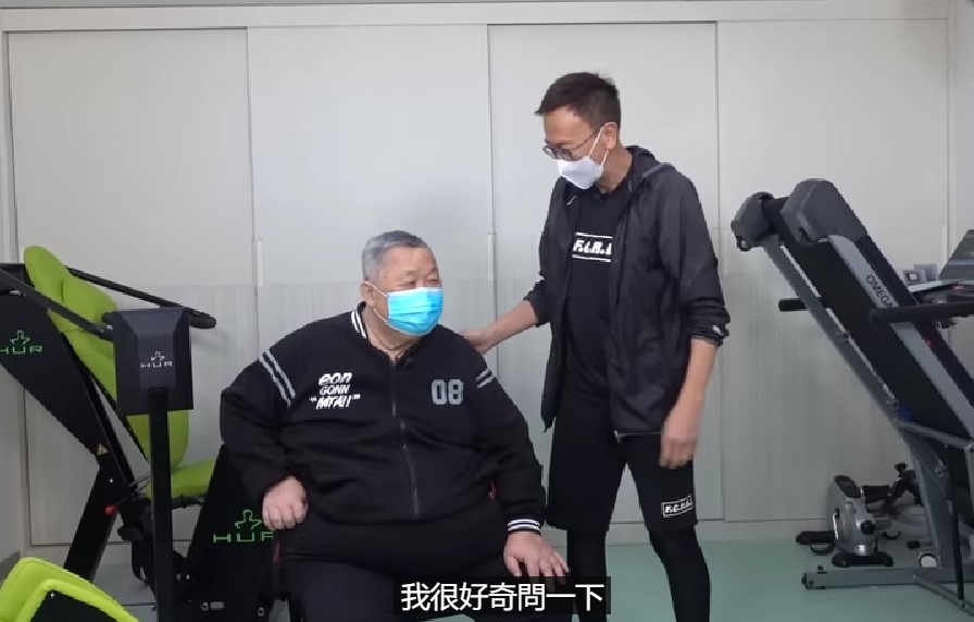 於去年年尾，秦煌出演鄭丹瑞（阿旦）的YouTube頻道《健康·旦》的訪問，雖然當時被嘲身型似「卡比獸」，但其精神也還算不錯。