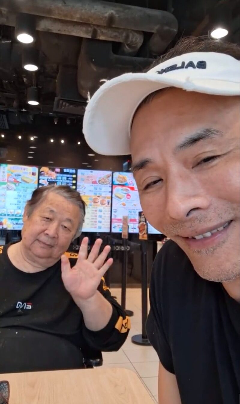 雖然見林偉經常揶揄秦煌，但可見兩人關係良好，也經常相約飲茶見面。